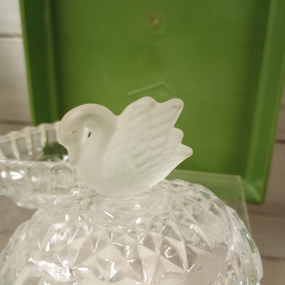 Vintage Clear Cut Glass Egg Shaped Trinket Box Frosted Swan Vanity Table - Picture 5 of 7